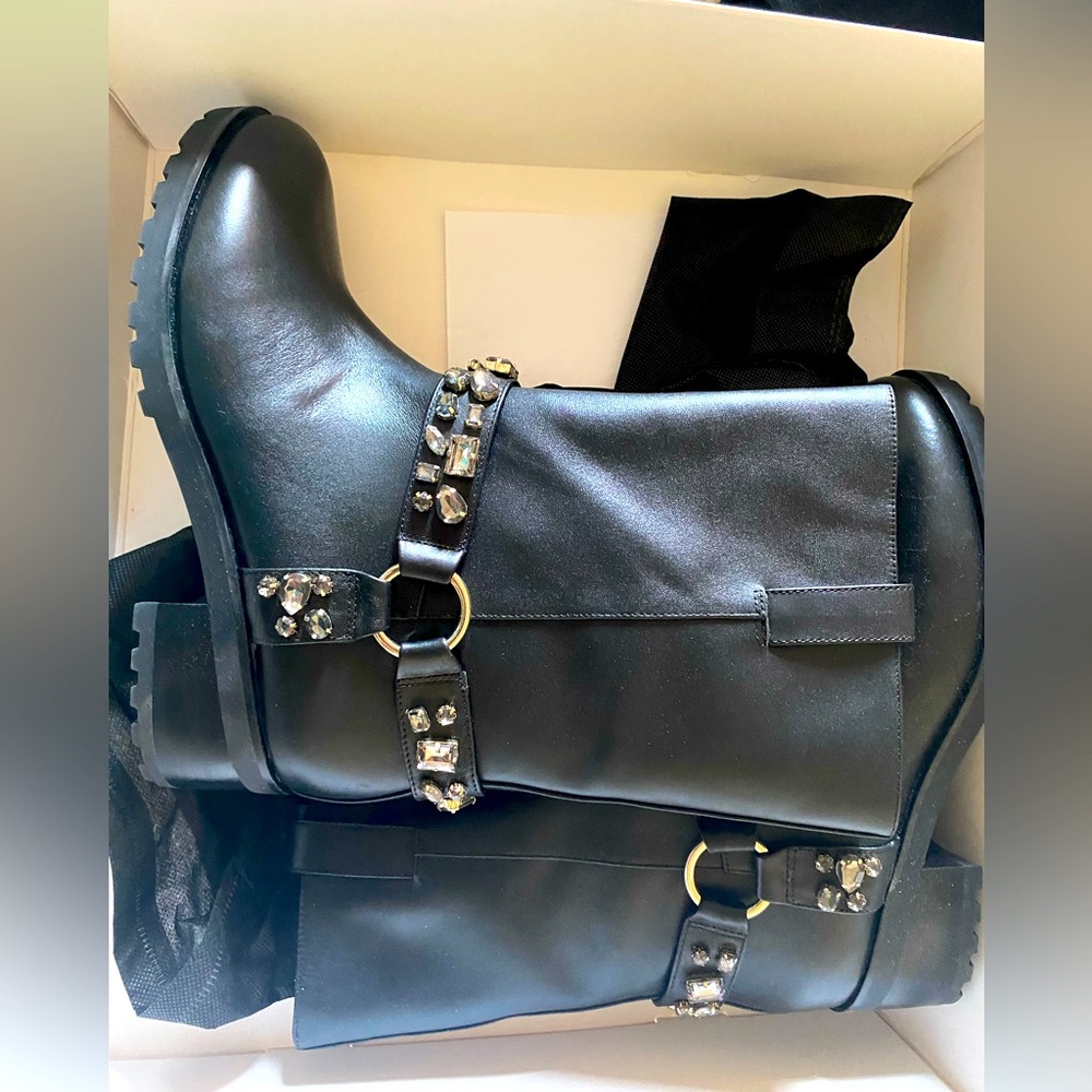 Black new shoes (boots) never used
